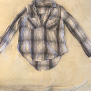 Mud low cut V-neck with pockets